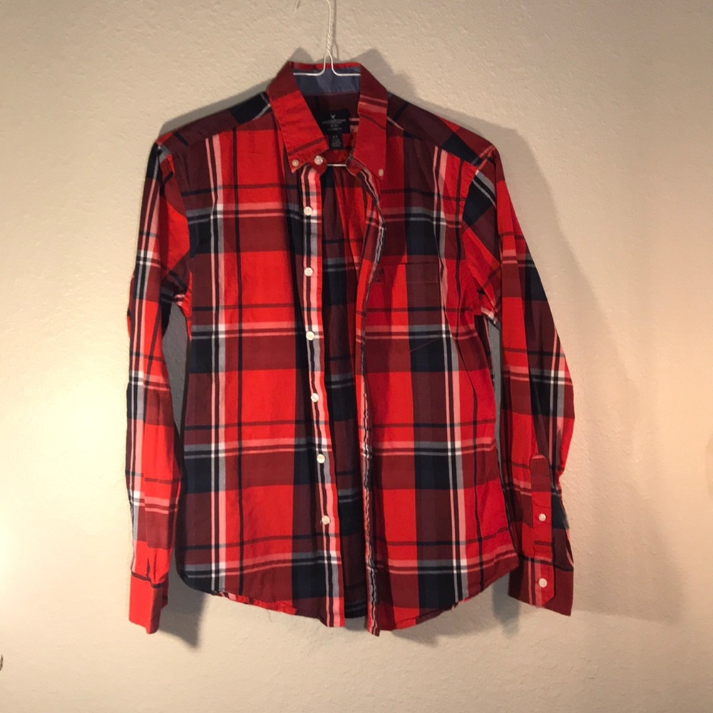 Men’s American Eagle Button Down Shirt Size: M